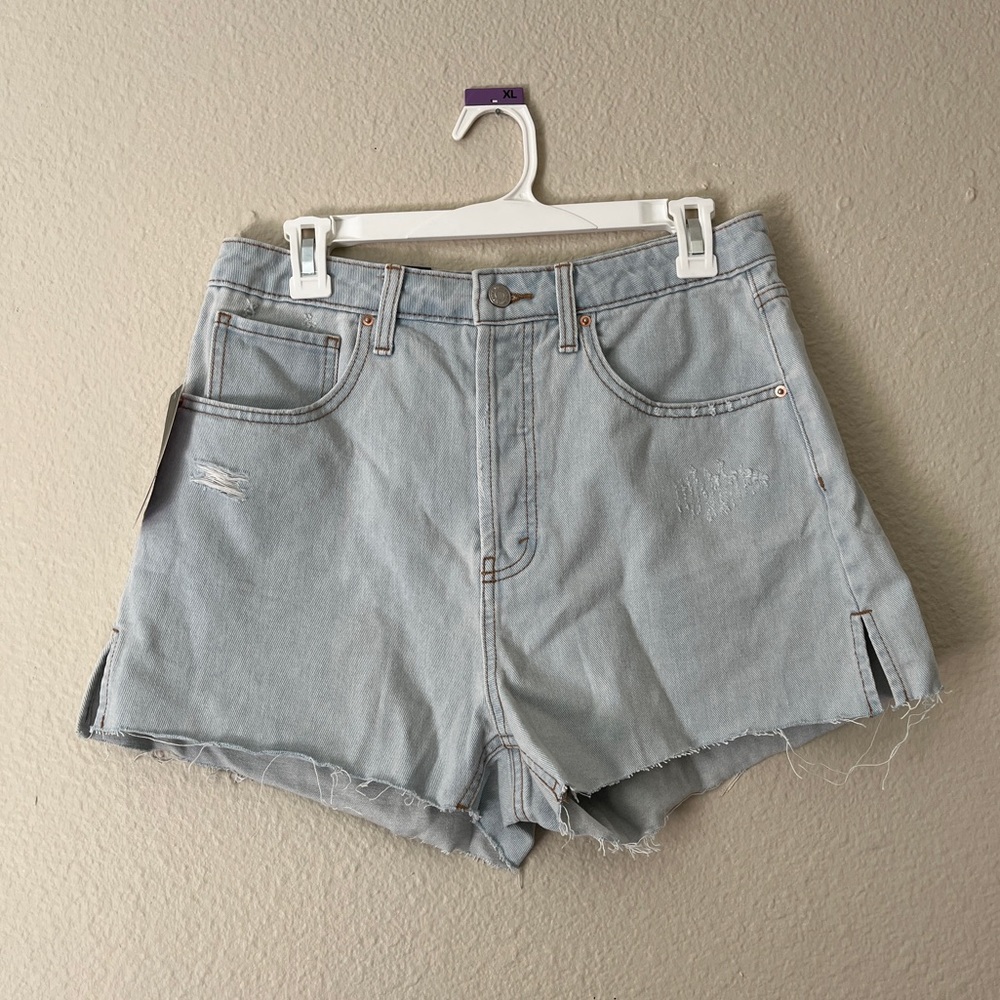 NWT Wild Fable Cutoff High Waist Light Wash Jean Shorts Size 8 2.5” Inseam